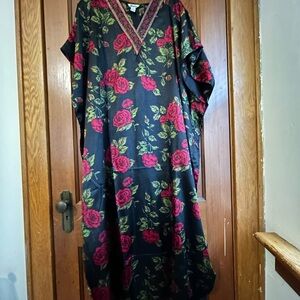 Winlar OS Floral Black with Red Roses Kaftan Dress